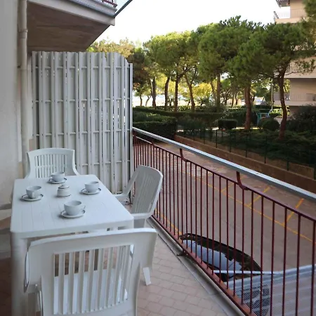 Apartments In Lignano Sabbiadoro 42727 Apartamento *