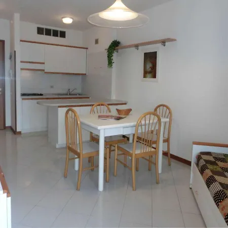 Apartments In Lignano Sabbiadoro 42727 アパート *